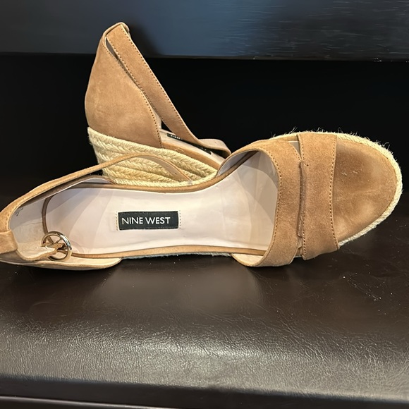 Suede wedge sandal - Picture 3 of 3